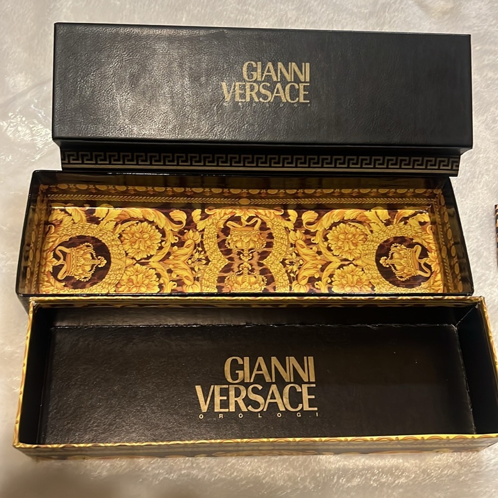 Gianni Versace vintage gold plated Swiss watch - Picture 8 of 10